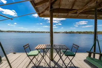 Image de Lakefront Private Oasis - Hot tub- Dock -Sunsets- up to 16 guests