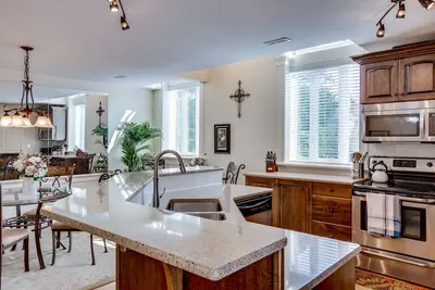 Image de Executive Luxury Suite on the desirable 7th Ave S