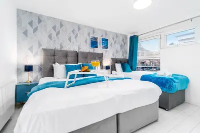 20% Off Month Stays! 6bed ✪Central✪ Parking✪Pool Table✪Private Patio ✪