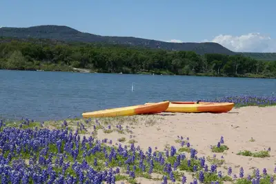 Image de Great lake house with best private beach. Kayaks and games! Kids friendly!