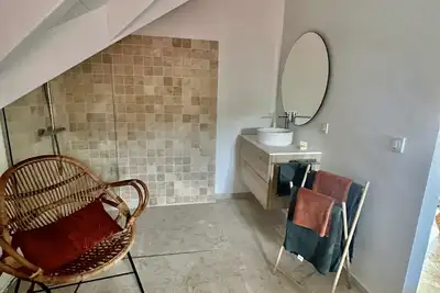 Image de Unique style loft, With spa-150 mètres to the beach