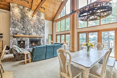 Image de Waterfront Lake Tomahawk Cabin w\/ Game Room!