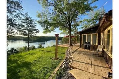 Image de Stunning cliffside cottage, Sydenham Lake/Kingston