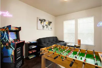 Image de Family friendly 3-bedroom home in premium location!