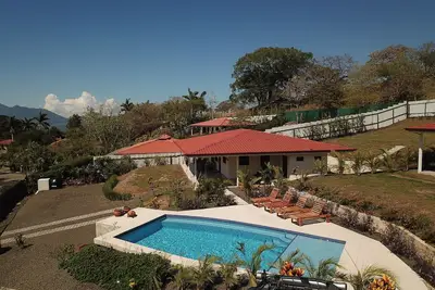 Image de Mango Sunrise Retreat  Modern 3-Bedroom House  Ac Mountain Views  Saltwater Pool