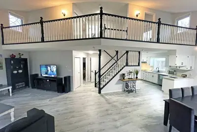 Image de 147 Concession 1 Rd · Grand River Resort | Gameroom & Fireplace*