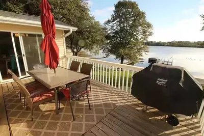 Image de Peaceful Lakeside Living