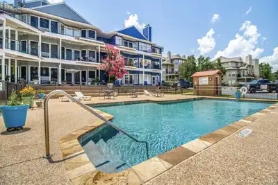 Image de Sailor's Knot Sleeps 8 with outdoor pool less than 5 min from Lake Texoma