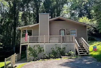Image de Great Location, close to Maggie Valley, Cataloochee Ski, Smoky & Blue Ridge Mtn.