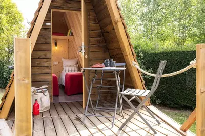 Image de Forfait Insolite :Cabadienne 8m² - 1 chambre + Frigidaire + Terrasse 2 personnes