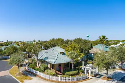 Image de Beach Club Cottage 28- Relax in your Home away from Home!