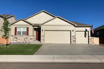 Image de Executive Rental or Comfortably Furnished 4 Bed 2 Bath Home!
