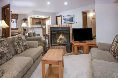 Image de Village Inn Plaza 103 | Cozy 2br Condo in Vail Village