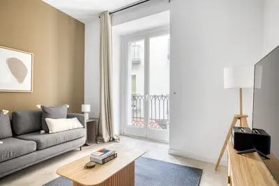 Image de Sleek Huertas-Cortes 2br, in Las Letras & heart of Madrid, by Blueground