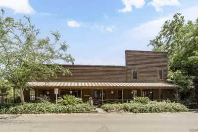 Image de Knights Ferry Riverfront Home w/ Pool Table