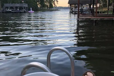 Image de Cozy Cove Home off of main Lake Gaston