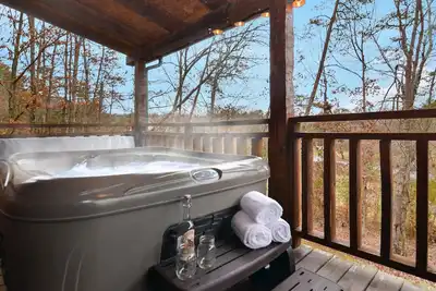 Image de Smoky Mountain Cabin w/ Hot Tub, Games, Fire Pit