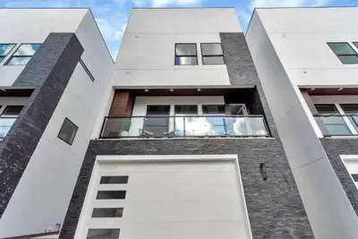 Image de Dre's Luxurious Townhome!