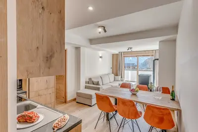 Image de Charmant Appartement 2 Pièces Cabine avec Terrasse à Champagny-en-Vanoise - 6 pers, 54, 5 m²