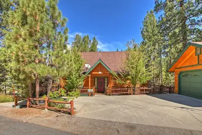 Image de Eagle Tree Cabin by Destination Big Bear: Fox Farm Neighborhood! Spacious! Minutes from the Village and Ski Resorts!