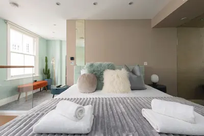 Stylish Soho Flat · 2 Bed 2 Bath · Central London