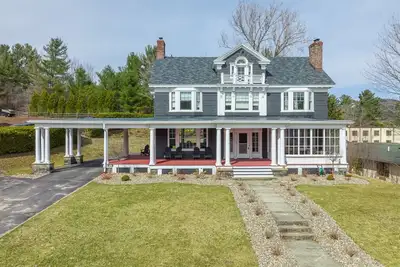 Image de Tobias Place Off Main | 9 Bed, 4 Bath
