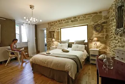 Image de Gite 2 Chambres Avec Terrasse Couverte et Bain à Remous