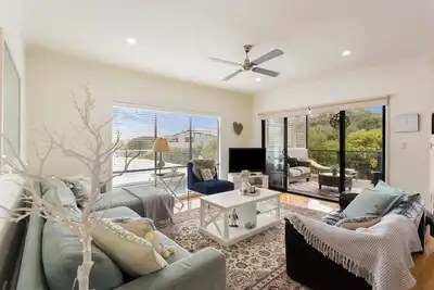 Image de Serene, Modern Beach Escape 3 Bed 2 Bath