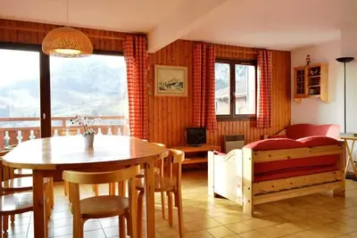 Image de 1er étage, balcon, parking, télévision, casier à ski, 65m², Le Grand Bornand