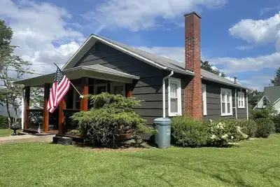 Image de Historic Dwntwn, Nrg, Convenient 3 Br Cottage