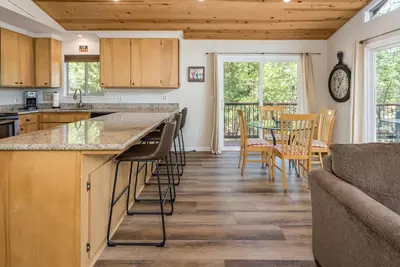 Image de Private Hot Tub + Access To Bls Recreation Center