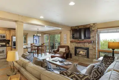 Image de Gorgeous Steamboat Views! Winter Shuttle! Hot Tub & Sauna!