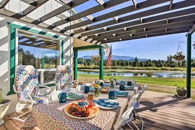 Image de Family Home w\/ Stunning River & Mountain View