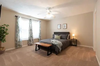 Image de 🌻 Be Home | spacious condo w/ parking 🌻