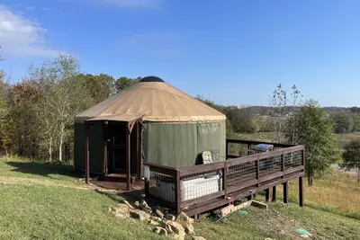 Image de Luxury Yurt for Couples with Hot Tub on Deck