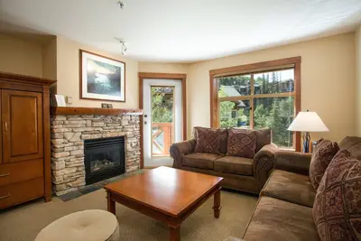 Image de 3316 - One Bedroom + Den Standard Powderhorn Lodge by RedAwning