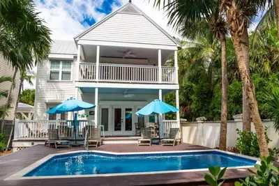 Image de Salty Sanctuary ~ Private Villa w\/ Pool