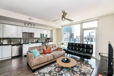 Image de 1br  Uptown Charlotte Furnished Apartments by RedAwning