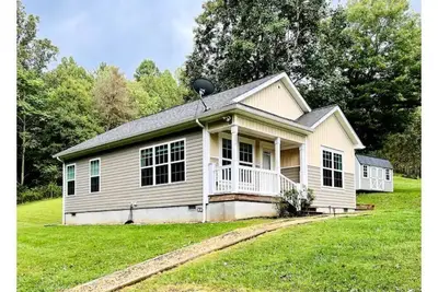 Image de Newly Renovated 2 Bedroom, 2 Bath Bungalow!