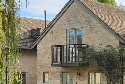 Image de Juniper House Cottage in the Cotswolds on award winning Lower Mill Estate.