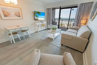 Image de Bright condo w/ beach access & hot tubs