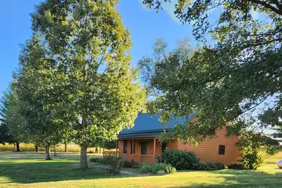 Image de Peaceful cozy cabin, with fireplace, on 30 acre farm. Near wineries and shopping