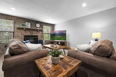 Image de New Listing! 3bed/3bath-Newly Renovated-Near Dollywood-Affordable-Spacious