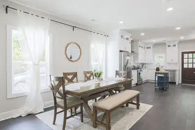 Image de Southern Luxury Cottage Located in the Heart of Atlanta | Sleeps 12