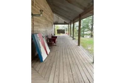 Image de Cabin in the woods overlooking Grenada lake.