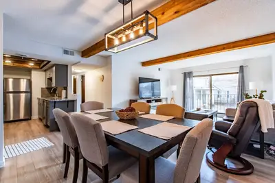 Image de Modern 2 Bed/1 Bath, In-Unit Laundry, Parking + 6 Blocks from Mayo