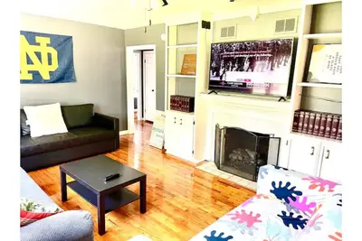 Image de Closest house to Nd! 15 min walk to Stadium