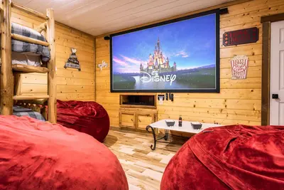 Image de Hot tub /Theater Room 📽 X-Box 🕹 Pool Table / 5% Military/Senior Discount