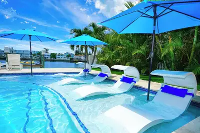 Image de Waterfront 5-bed 4 bath with heated pool Btr 2030
