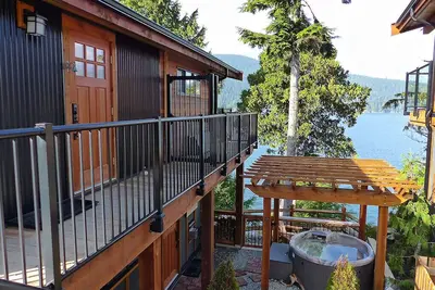 Image de 1 Br - Oceanfront - Private Hot Tub - No Pet - Sleep up to 4